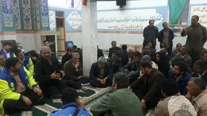 استقبال بخشدار و دهیاران سرپل ذهاب از نخستین مسئول کشوری که خود را به مناطق زلزله رساند/ بازدید میدانی مرد سخت کوش اورژانسی از مراکز درمانی