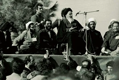 روزی که خورشید از غرب طلوع کرد! / نگاهی بر بازگشت امام خمینی در ۱۲ بهمن