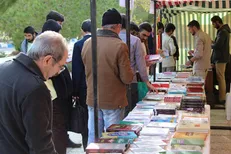 نمایشگاه کتابی به همت بسیج دانشجویی دانشگاه سمنان در حال برگزاری است