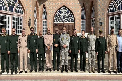 دریادار ایرانی با فرمانده نیروی دریایی سپاه دیدار کرد