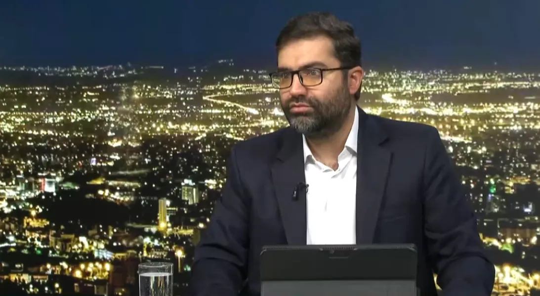 سقاب اصفهانی: بخش بزرگی از بنزین کشور در موتور خودروها هدر می‌رود + فیلم
