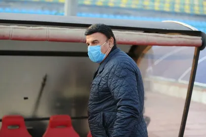 پرویز مظلومی: دوست دارم مهرداد دوباره سرپا شود و برای ما استقلالی&zwnj;ها کُری بخواند
