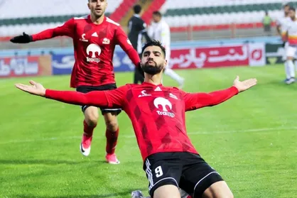 مذاکره فرهاد مجیدی با مدیر برنامه&zwnj;های رضا اسدی