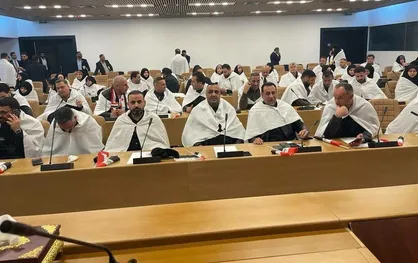 نمایندگان پارلمان جدید عراق در حال ورود به ساختمان مجلس هستند