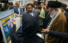 بازدید رهبر انقلاب از نمایشگاه پیشرفت بخش خصوصی