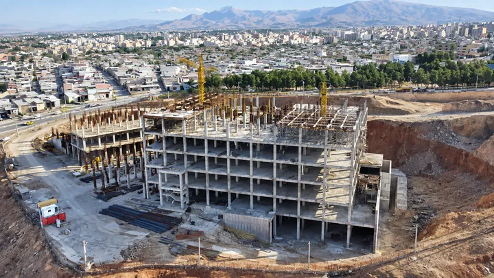 ۱۰ سال انتظار برای بیمارستان ۵۴۰ تختخوابی کرمانشاه؛ پیشروی تنها ۲۴ درصدی پروژه