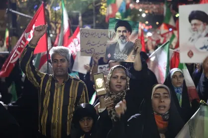 حضور مقتدرانه سمنانی&zwnj;ها پس از ۶ ماه در خیابان/ تا انتقام خون شهدا را نگیریم آرام نمی&zwnj;نشینیم+، فیلم