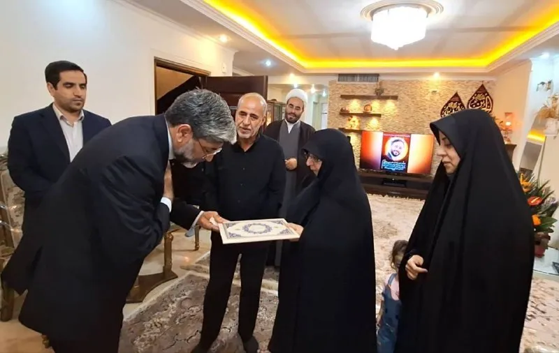 رئیس کل دادگستری استان تهران با خانواده شهیدان لبافیان و فلاحی دیدار کرد