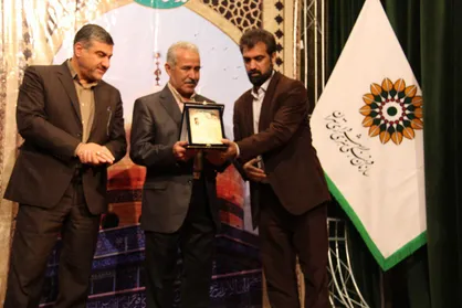 در ازای خون شهدا به حداقل آرمان&zwnj;هایشان پایبند باشیم