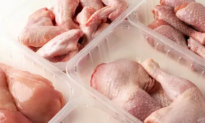 قیمت&zwnj;های مرغ با گفته مسئولان فاصله زیادی دارد
