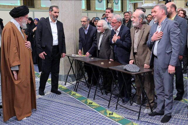 دیدار شعرا با رهبری انقلاب