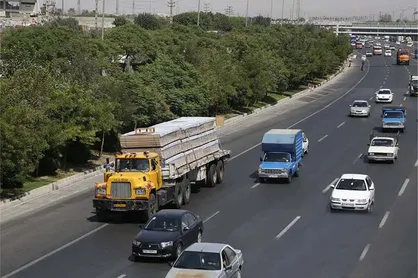 ۱۸ فوتی و۳۵۴ مجروح قربانیان وسایل نقلیه سنگین در تهران/ بار نامتعارف؛ مانع دید رانندگان