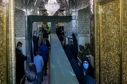 بخشی از مسیر ضریح مطهر امام رضا (ع) برروی زائران بازگشایی شد
