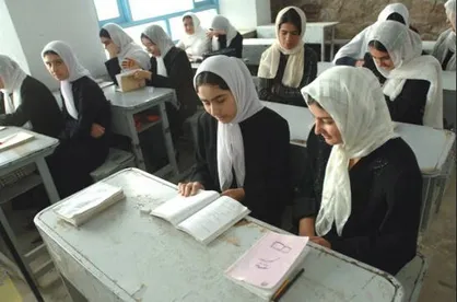 بازگشایی مدارس دخترانه در غرب افغانستان