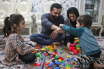 در طول روز چند ساعت با اعضای خانواده&zwnj; صحبت میکنی؟