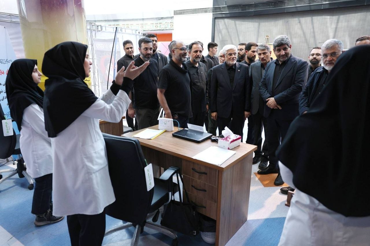 بازدید میدانی عارف از مراکز اسکان و درمان زائران مراسم تشییع رهبر شهید+عکس بازدید میدانی عارف از مراکز اسکان و درمان زائران مراسم تشییع رهبر شهید+عکس