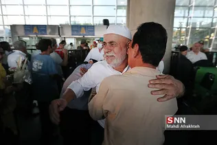 بازگشت اولین کاروان حجاج از سفر حج