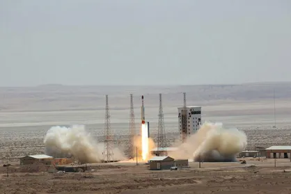 بسیج دانشجویی ۱۴ دانشگاه تهران از آزمایش ماهواره&zwnj;بر سیمرغ حمایت کردند/ عجیب است که جلاد پروران پیشرفت ملت را نقض حقوق بشر می&zwnj;دانند!