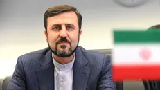 غریب‌آبادی: تحریم و جنگ را آزمودید؛ اکنون دیپلماسی را تجربه کنید / ایران در برابر هر توطئه با اقتدار می‌ایستد + فیلم
