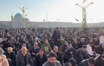نماز به یادماندنی عید فطر در حرم رضوی