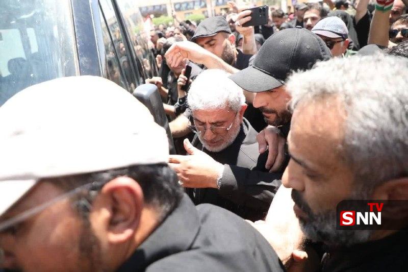 حضور سردار قاآنی در فرودگاه مشهد؛ همزمان با ورود پیکر مطهر امام شهید