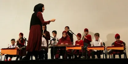 نخستین کنسرت کودکان مبتلا به سرطان در اراک برگزار شد/ نواختن آهنگ امید با دست&zwnj;های کوچک سرطانی +عکس