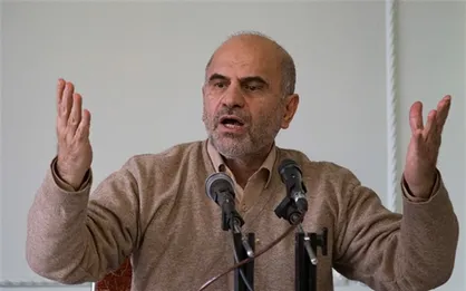 مومنی: ایران صحنه تاخت و تاز کالا&zwnj;های خارجی شده  / اشتغال غیررسمی در استان&zwnj;های مرزی بیش از ۷۰ درصد!