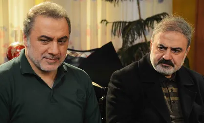 بازدید مدیر شبکه دو سیما از پشت صحنه سریال &laquo;هست و نیست&raquo;