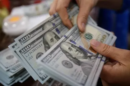 افت قیمت دلار در روز دوم کاهش تعهدات برجامی ایران