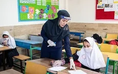 فرهادی: استفاده از ماسک در مدارس و مراکز آموزشی الزامی است / ضرورت تزریق دز یادآور