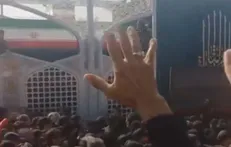 اولین تصاویر از ورود پیکر مطهر رهبر شهید انقلاب اسلامی به مسیر تشییع در خیابان آزادی