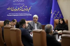 صنایع را به سمت سرمایه‌گذاری در نیروگاه‌های تجدیدپذیر هدایت کنیم