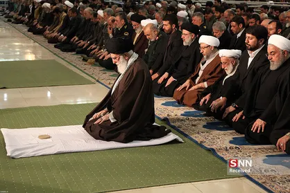 روایتی از نماز جمعه تاریخی تهران / وقتی هزاران حاج&zwnj;قاسم به آقا اقتدا می&zwnj;کنند