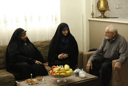 دیدار دست&zwnj;اندرکاران جشنواره فیلم عمار با خانواده مهدیه اسفندیاری