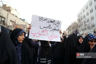 تجمع اعتراضی دانشجویان مقابل سفارت انگلیس
