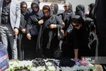 پوران درخشنده در مراسم تشییع سید ضیا الدین دری 