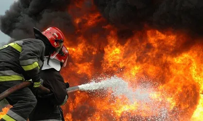 دمای انفجار اسکله بندر شهید رجایی ۱۴۰۰ درجه بود/ آب روی کانتینرها بخار می&zwnj;شد