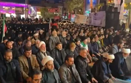 اقامه نماز جماعت مردم قم در میدان توحید