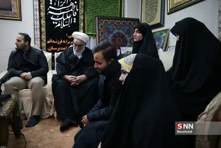 حضور رهبر معظم انقلاب اسلامی در منزل سردار شهید سپهبد سلیمانی