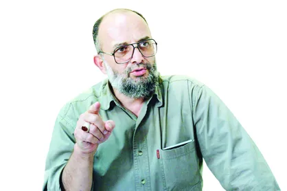 فیلم/ خاطره حاج سعید قاسمی در مورد مذاکره کردن با یکی از طلاب خارجی