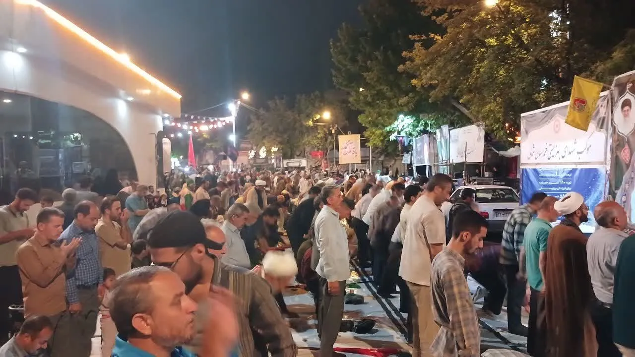 نماز استغاثه مردم بجنورد در شب ۱۷۴ تجمعات