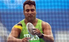 مربی‌ام به ایران نمی‌آید و مجبورم من به آمریکا بروم