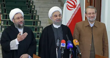 ضعف&zwnj;های پیش آمده نتیجه دور شدن از صراط مستقیم انقلاب اسلامی است/ قوای سه گانه با تمام توان مشکلات مردم را حل کنند