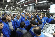 تجمع کارگران ایران خودوری تبریز برای چندمین بار / مدیرعامل ایران خودرو تبریز: مطالبات کارگران تا پایان امسال پرداخت می‌شود