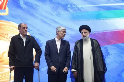 بازخوانی تصاویر آخرین حضور  شهید آیت&zwnj;الله رئیسی ، خادم الرضا در میان خانواده ورزش+ تصاویر