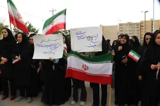 نمایی از عهد دانشجویان دانشگاه کوثر بجنورد با پرچم ایران +فیلم
