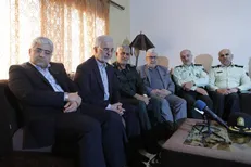 سردار مومنی با خانواده شهید مبارزه با مواد مخدر هرمزگان دیدار کرد+عکس