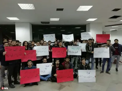 ادامه تحصن دانشجویان نوشیروانی بابل در اعتراض به مشکلات رفاهی/ تاکید دانشجویان بر صنفی بودن تجمع