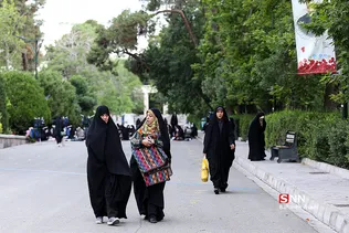 اقامه نماز عید فطر در مسجد دانشگاه تهران