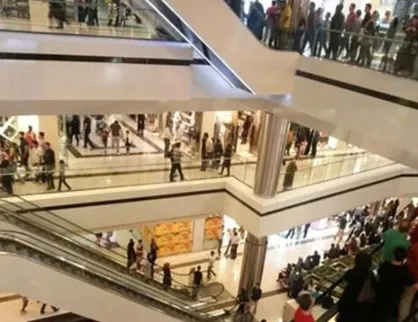 مجتمع تجاری کوروش؛ بستر شیوع کرونا! / اتاق اصناف پاسخگو باشد